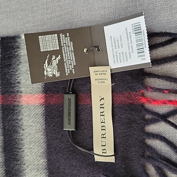 New! Burberry Giant Check Cashmere Scarf Navy Check NWT Gift Box - Picture 3 of 8